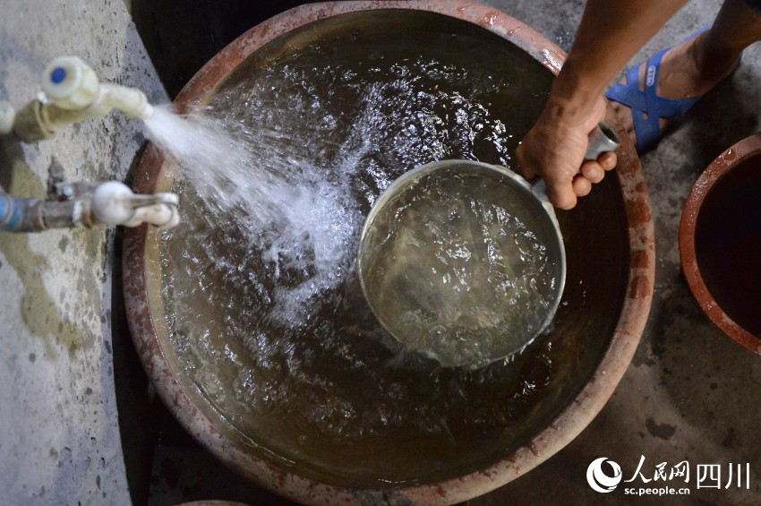 白花花的自來(lái)水進(jìn)入了隆昌市界市鎮(zhèn)王家寺村民家里。王斌攝