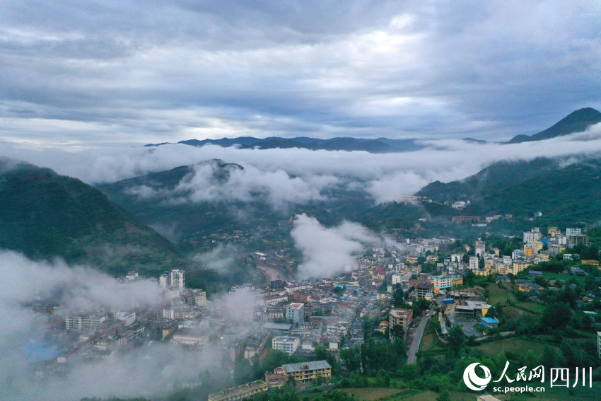 四川涼山美姑縣：“產(chǎn)業(yè)富縣”“生態(tài)立縣”“農(nóng)旅興縣”