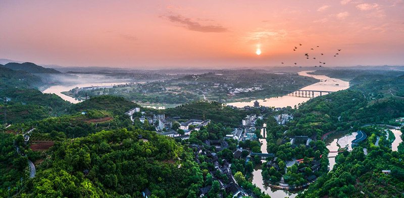 “半邊山江半邊城”是獨屬于五鳳古鎮(zhèn)的美景。五鳳鎮(zhèn)供圖