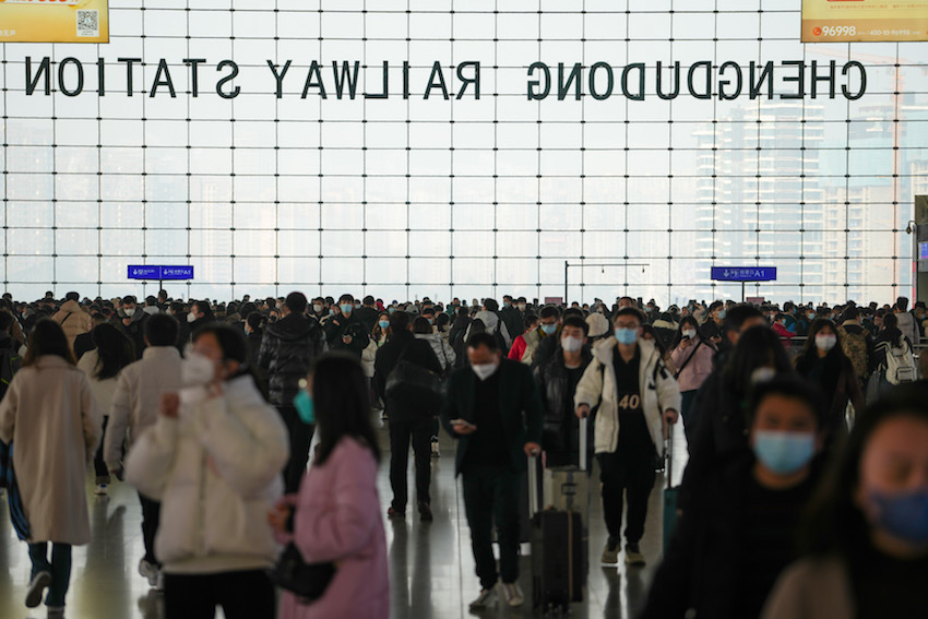 成都東站，乘客井然有序。成都鐵路供圖