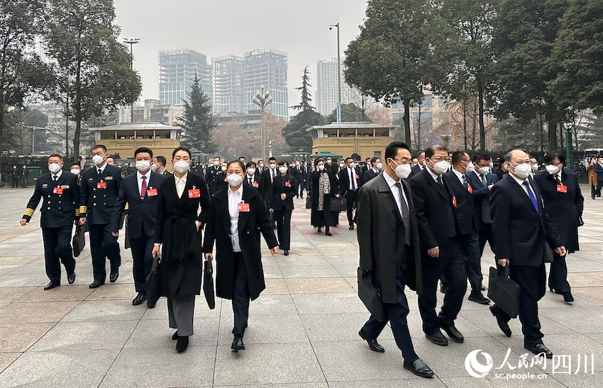 1月11日，四川省十四屆人大一次會(huì)議在成都召開(kāi)，代表們步入會(huì)場(chǎng)。人民網(wǎng) 王波攝