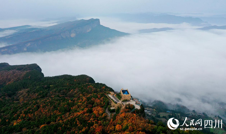 梁山寺云海。李自公攝