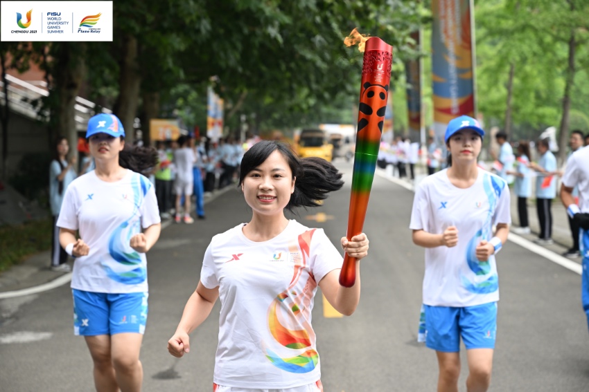 大運(yùn)會火炬?zhèn)鬟f成都站。大運(yùn)會組委會供圖