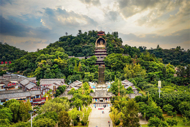 榮縣大佛景區(qū)，活動(dòng)將在此啟程。彭曉華供圖