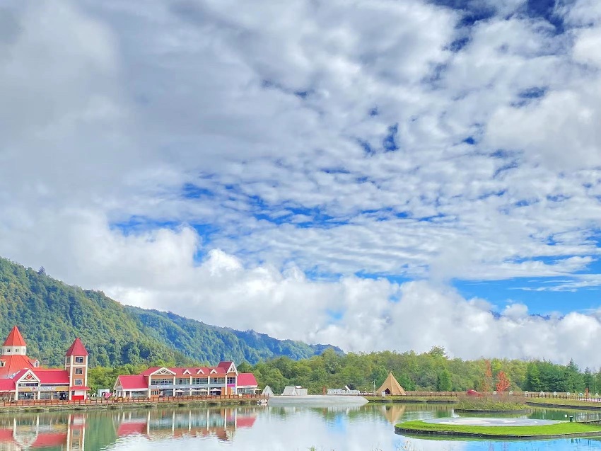 西嶺雪山景區(qū)美景。景區(qū)供圖