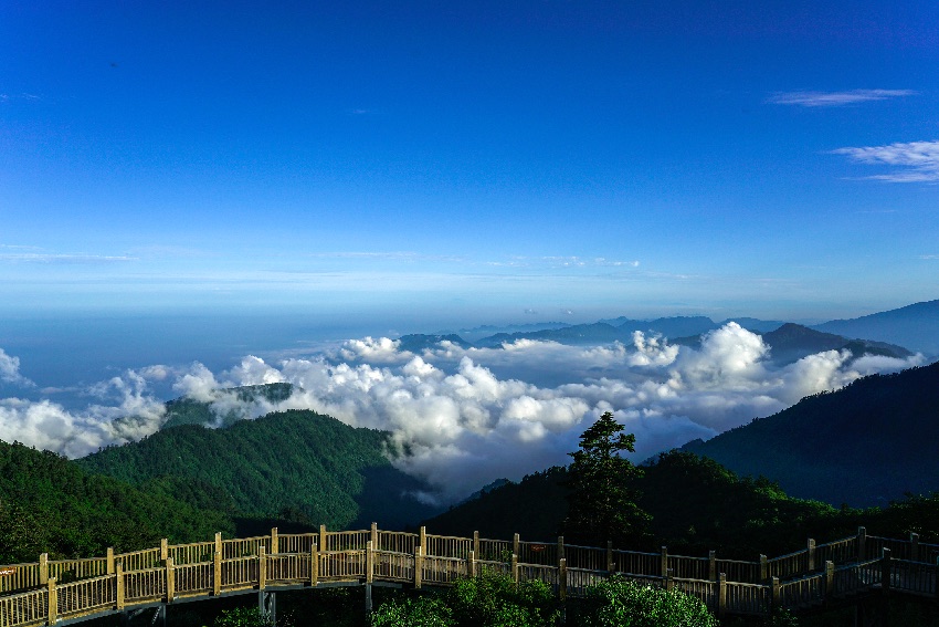 西嶺雪山景區(qū)美景。景區(qū)供圖