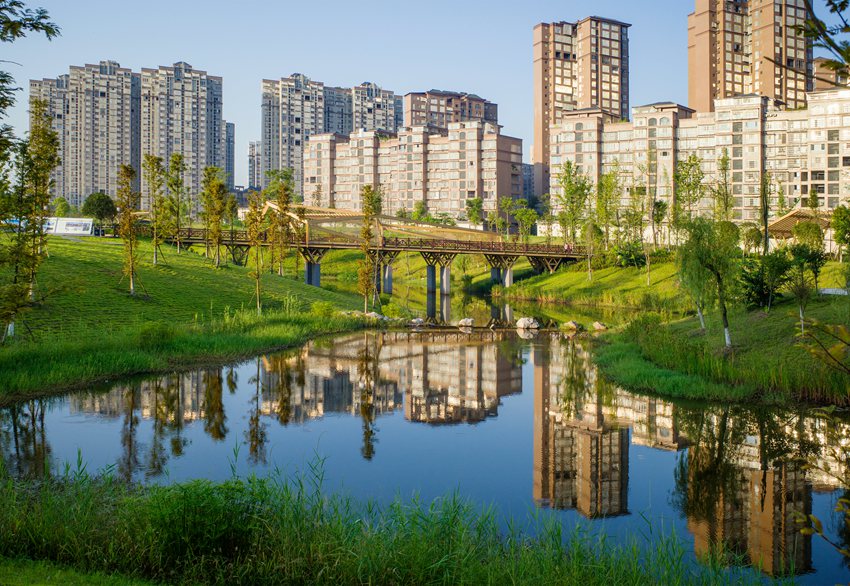 營山濱河公園。儀龍云供圖