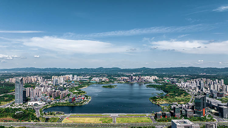 興隆湖。馬驥攝