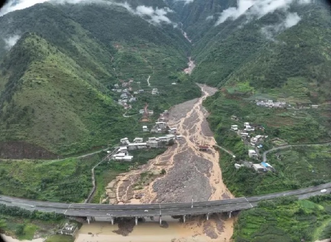 受災(zāi)全景。四川省自然資源廳供圖