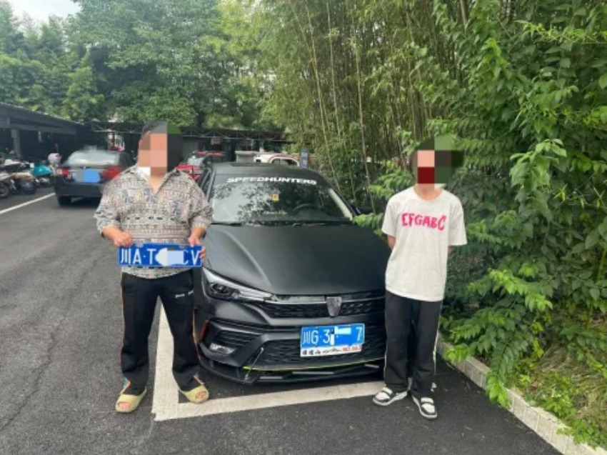 使用套牌車輛的2人。成都交警十三分局供圖