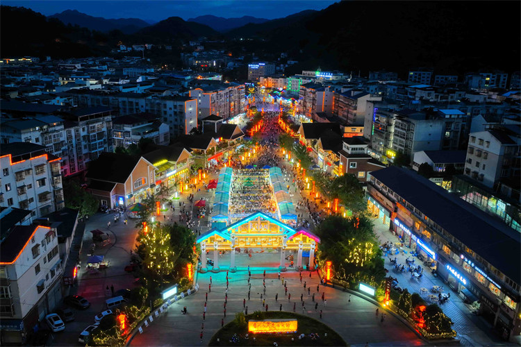 青川縣城夜景。青川縣融媒體中心供圖